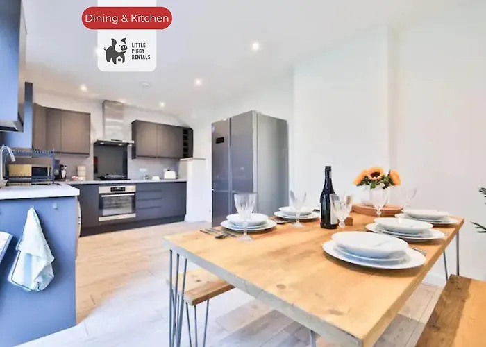 3 Bedroom With 5 Beds, Free Parking And Wifi For Contractors And Families Bristol