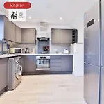 Hébergement de vacances 2 -4 Bed Family Home Contractors Parking Wi-Fi *