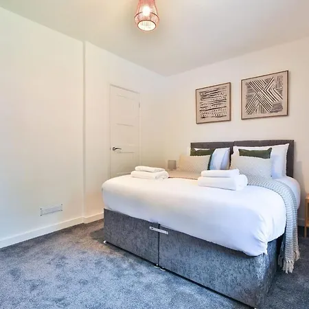 3 Bedroom By Littlepiggyrentals Short Lets & Serviced With Wifi & Free Parking * Bristol