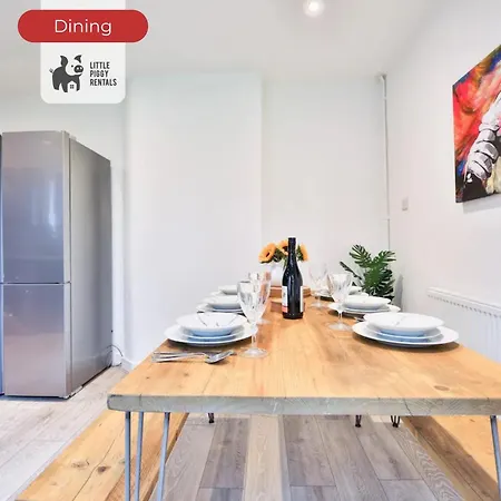 Holiday home 3 Bedroom With 5 Beds, Free Parking And Wifi For Contractors And Families Bristol