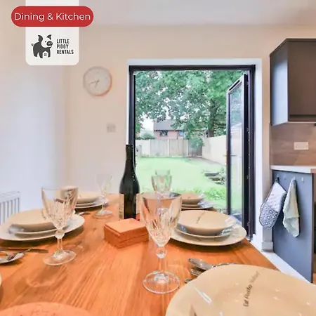 Holiday home 3 Bedroom By Littlepiggyrentals Short Lets & Serviced With Wifi & Free Parking