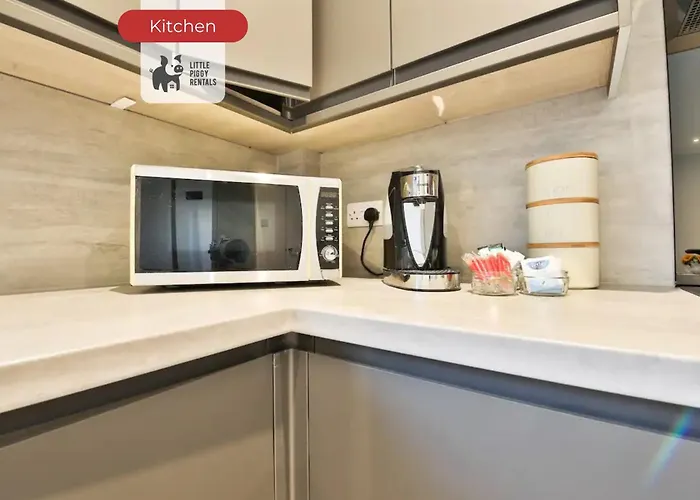 3 Bedroom With 5 Beds, Free Parking And Wifi For Contractors And Families * Bristol