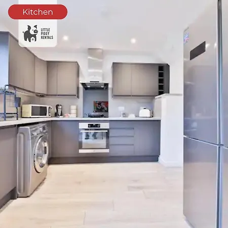 Feriehus 2 -4 Bed Family Contractors Parking Wi-fi *